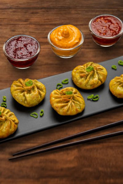 Fried Veg Chilli Cheese Momos With Momo Chutney