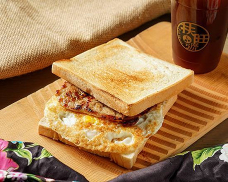 Hé Bāo Dàn Ròu Tiě Bǎn Tǔ Sī U Tào Cān Over Egg And Pork Toast Combo