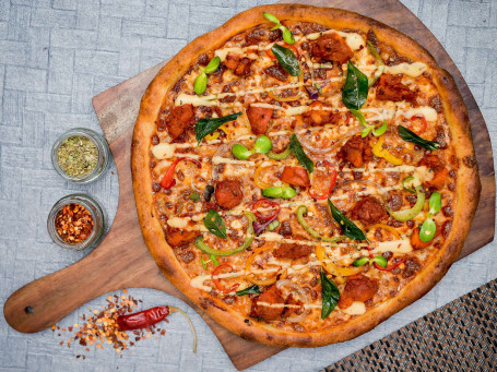 Guntur Chicken And Cheddar Pizza