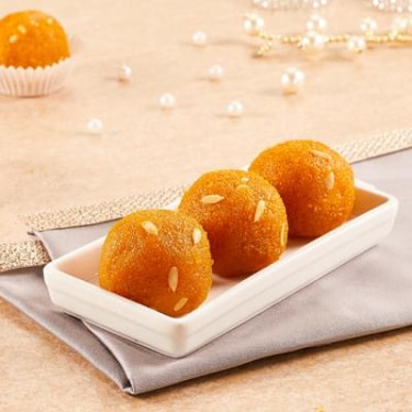 Laddu Banarsi