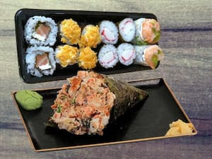 Combo Sushi 12 Peças Temaki Gril