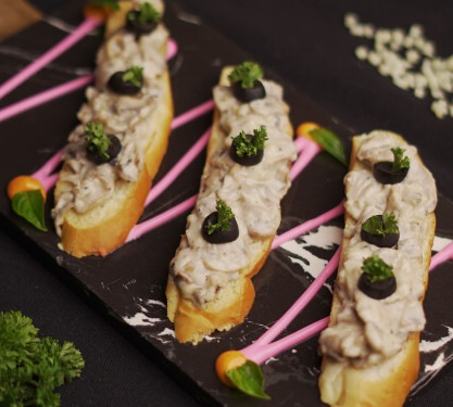 Creamy Mushroom Crostini