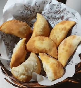 Porção De Mini Pastéis De Queijo