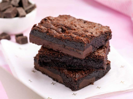 Eggless Outrageous Chocolate Brownie [1 Piece]