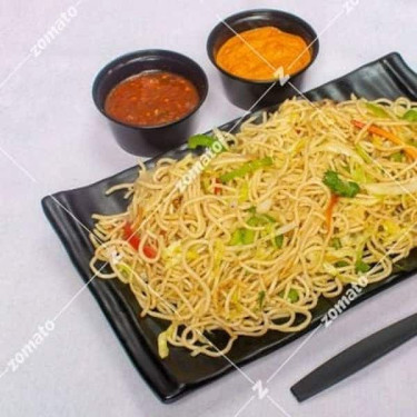 Veg Hakka Noodles Full (Served In A Wok