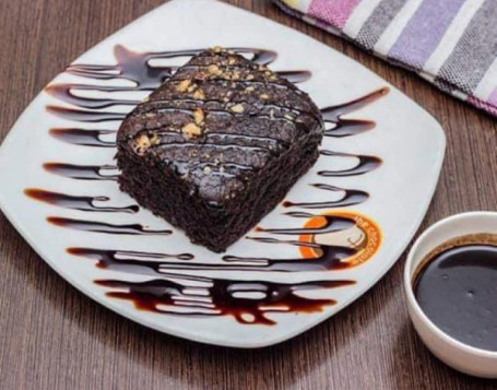 Brownee With Chocolate Sauce