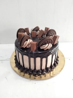 Chocolate Kit Kat Eggless Cake