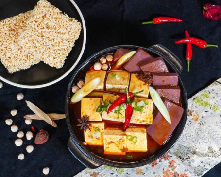 Yā Xuè Shuǐ Xuè Dòu Fǔ Má Là Tàng Duck Blood Jelly And Tofu In Hot And Chili Oil