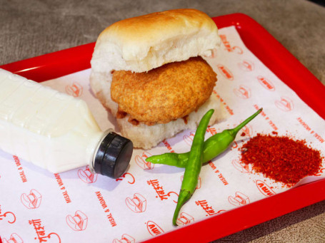 Mumbaiya Vadapav Masala Chaas