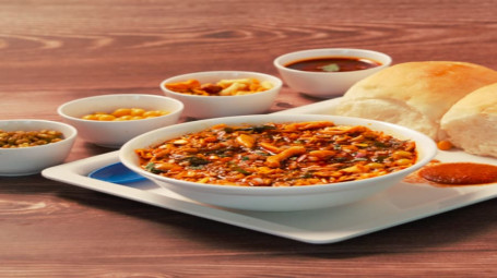 Schezwan Misal Pav