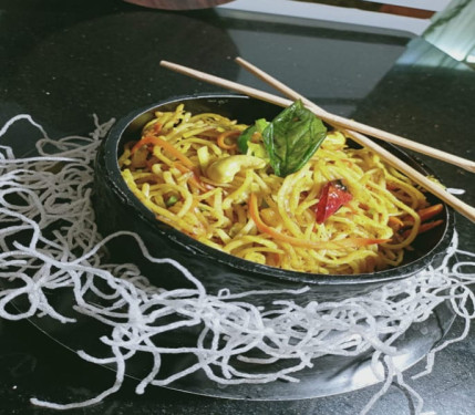 Hot Basil Singapore Noodles(J)