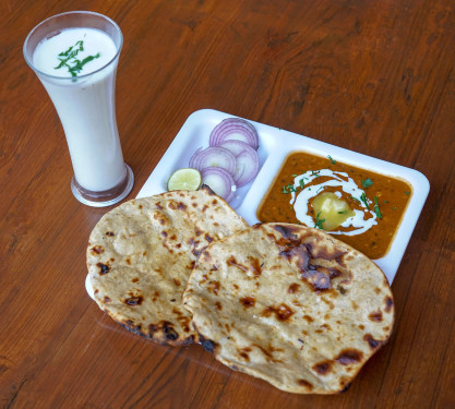 Dal Makhani Chur Chur Naan Salad
