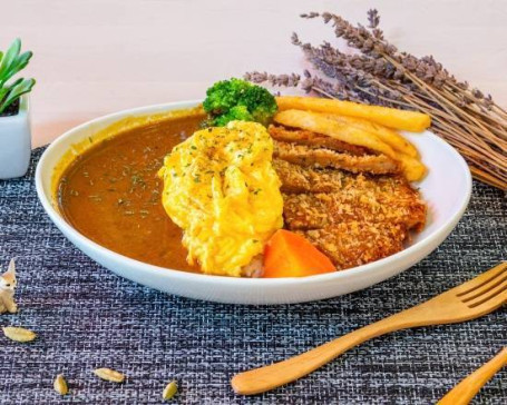 Hòu Qiè Kǎ Zī Zhū Pái Huá Dàn Kā Lī Fàn  Rice Curry With Thick-Cut Tonkatsu And Omelets
