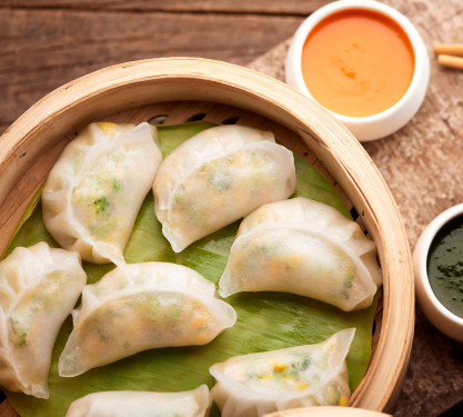 Cheesy Veg Steamed Momos (5 Pcs)