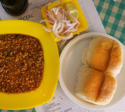 Boiled Egg Keema With Pav