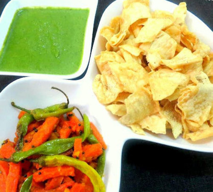 Nylon Papdi (Served With Kadhi,Mirch,Papita)