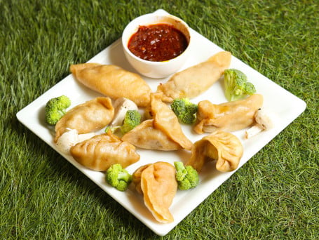 Veg Sampler Dumpling (8 Pcs)