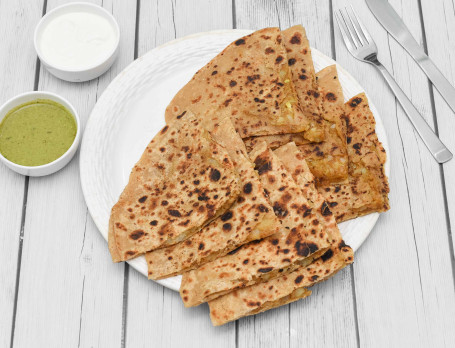 2 Gobi Paratha Curd Thali