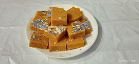 Desi Ghee Besan Burfi (500Grms)