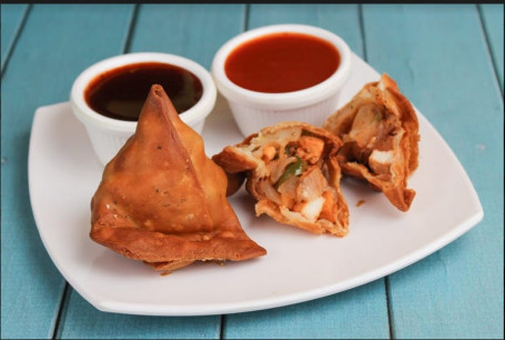 Cheese Chilli (Chilli Paneer) Samosa (2 Pcs)