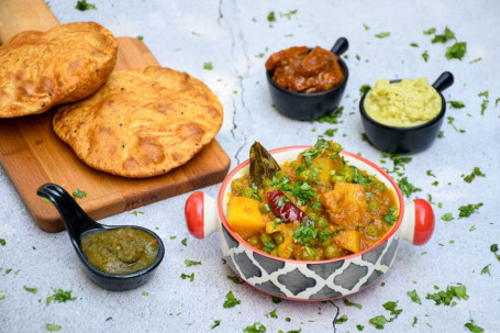 Kachori With Sabji [5 Pieces]