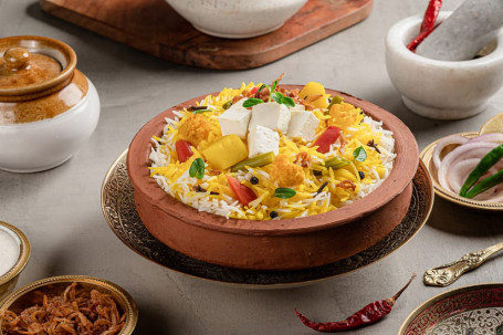 Veg Hyderabadi Biryani [Serves 2-3]