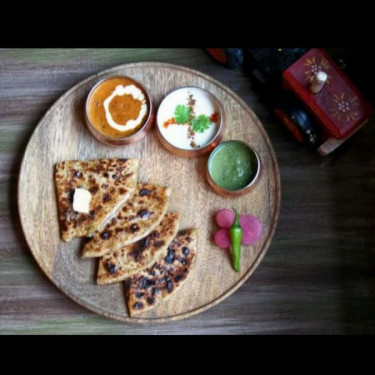 Paneer N Pyaj Ka Paratha