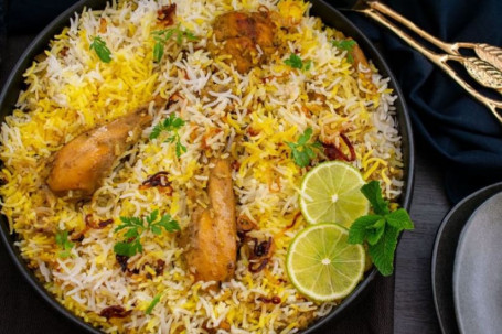 Murg Biryani With Raita/ Gravy