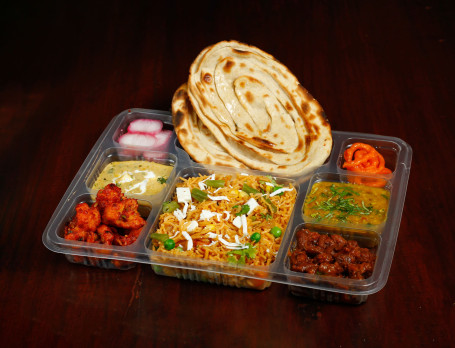 Special Thali[Paneer Dish Dal Makhni Mix Veg Raita Veg Pulao 3 Butter Roti Salad]