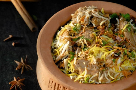 Lucknowi Chicken Biryani Handi (Sem Osso)