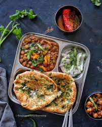 2 Tandoori Kulcha With Chana