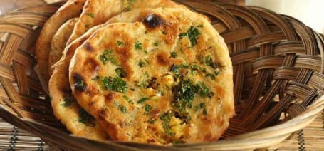 Gobhi Pyaaj Kulcha