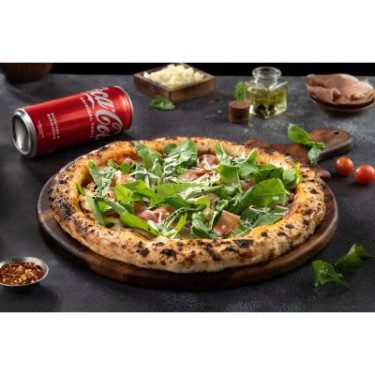 Naples Prosciutto En Rucola Pizza With Coke