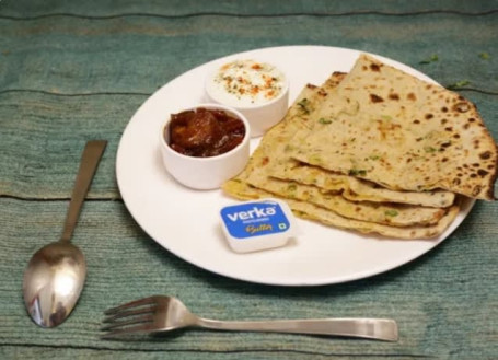 Gobhi Pyaj Paratha +Butter+Pickle