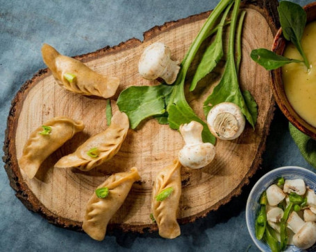 Broccoli Steamed Dumplings Dumplings [8 Pieces]