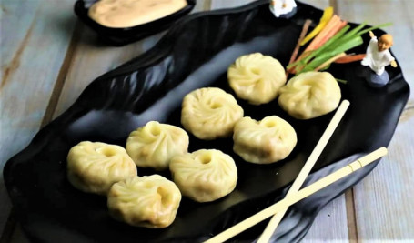 Steamed Veg Momos [8 Pcs]