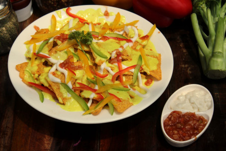 Cheesy Nachos Platter Maionese Salsa Sauce)