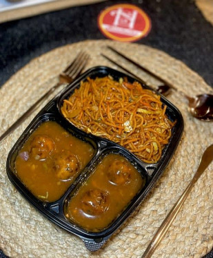 Veg Manchurian Haka Noodles Como