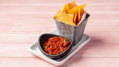 Fresh Tomato Salsa with Tortilla Chips
