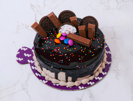 Oreo+ Kit Kat Cake (1Pound)