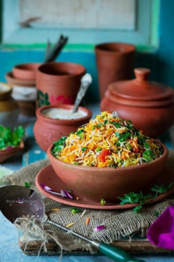 Hyderabadi Veg Dum Biryani With Raita