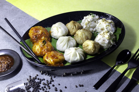 Veg Choose Your Momos [8Pcs]