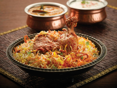 Kashmiri Chicken Biryani With Raita