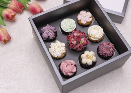 Jīng Diǎn Jī Wěi Jiǔ Guǒ Xiāng9Rù Mí Nǎi Bēi Zi Dàn Gāo Lǐ Hé  Cupcake Giftbox