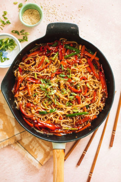 Chilli Garlic Noodles (500 Ml)