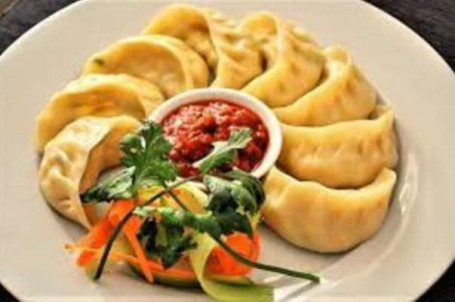 Paneer And Beetroot Momos [6 Pcs]