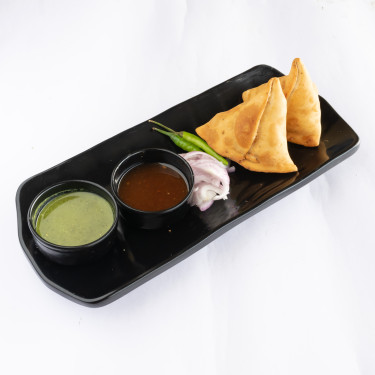 Punjabi Samosa (2Pcs Served With Ragda)