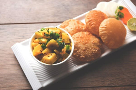 Poori Bhaji [6Pieces]