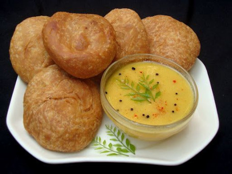 Pyaz Kachori With Kadhi