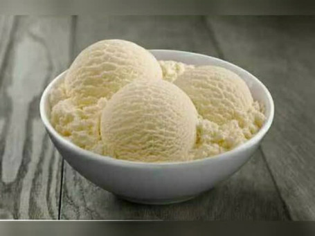 Vanilla Ice Cream Triple Scoops)